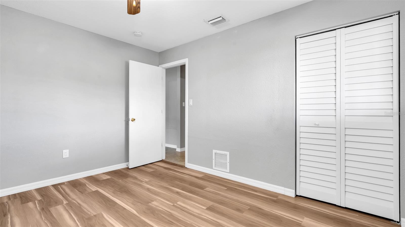 Image 20 of 28 For 6801 46th Avenue N