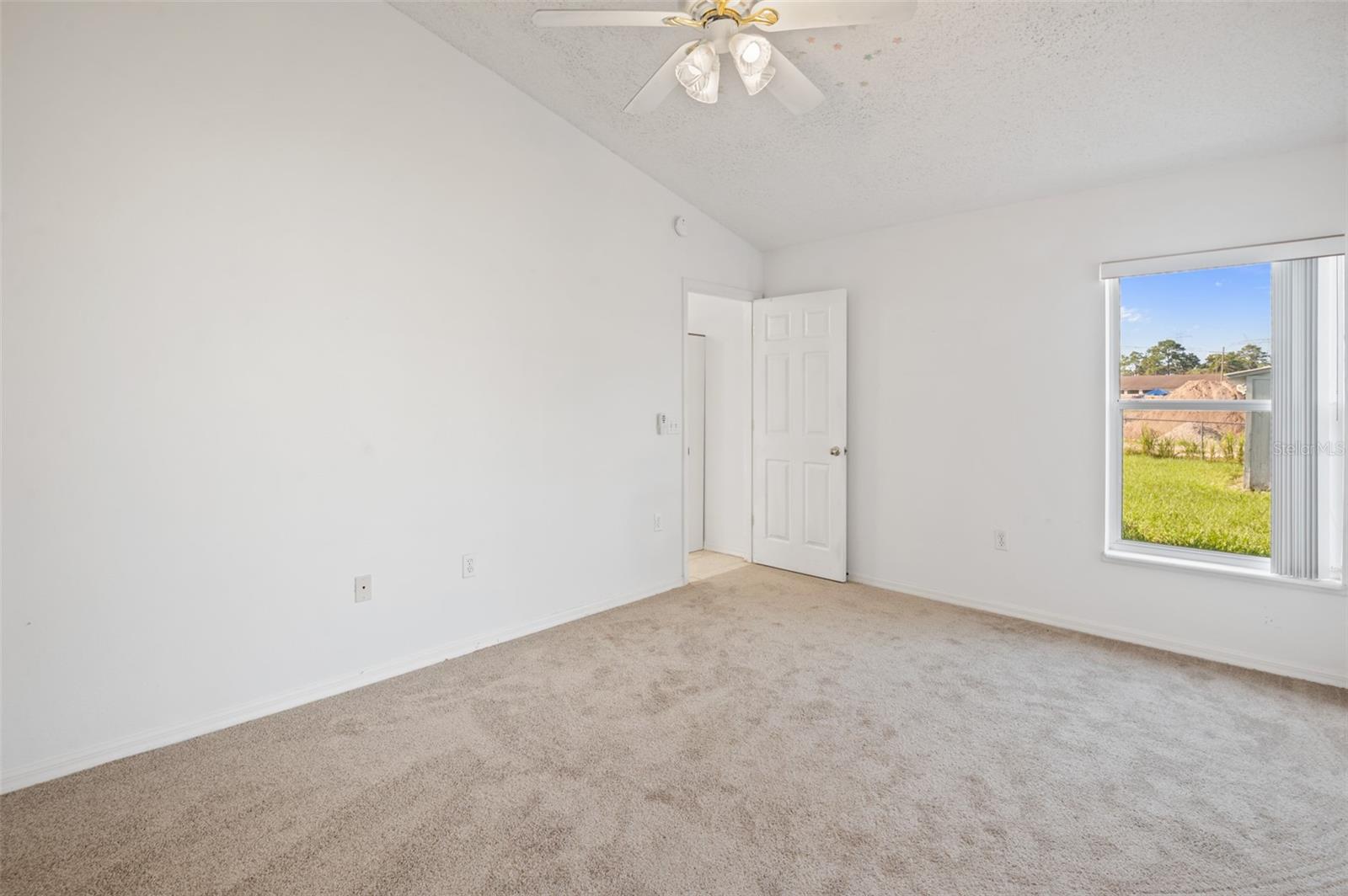 Image 19 of 44 For 11233 Linden Drive