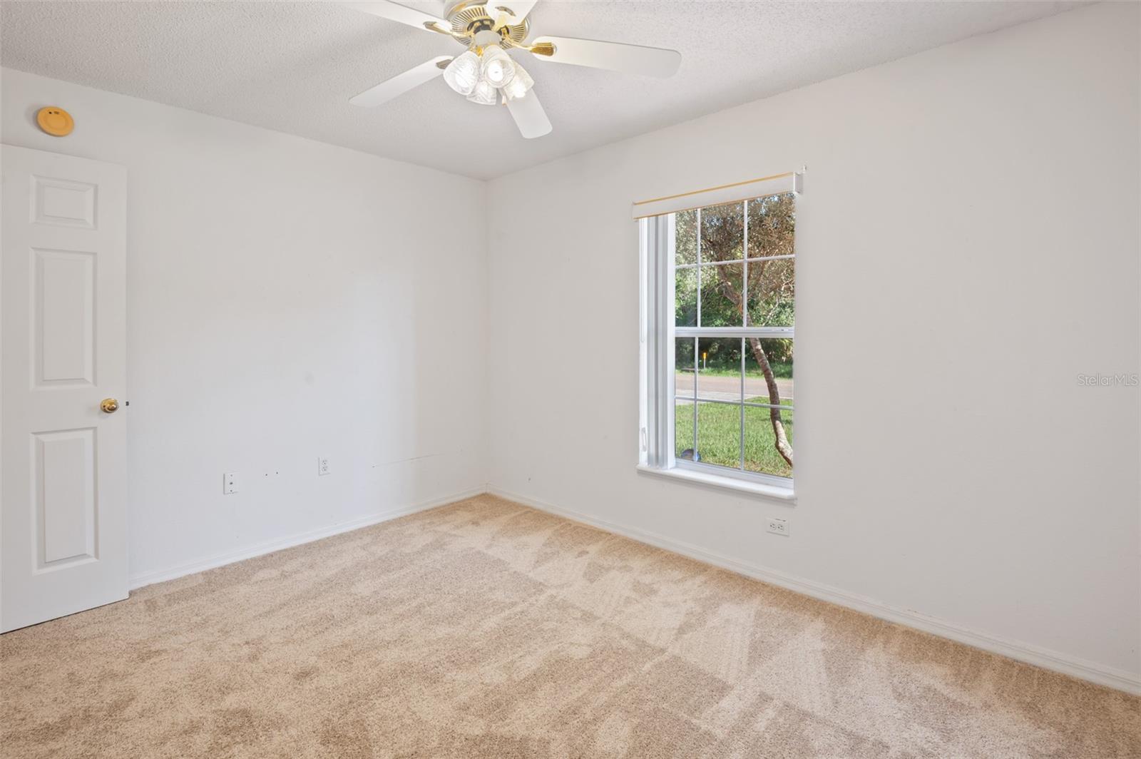 Image 27 of 44 For 11233 Linden Drive