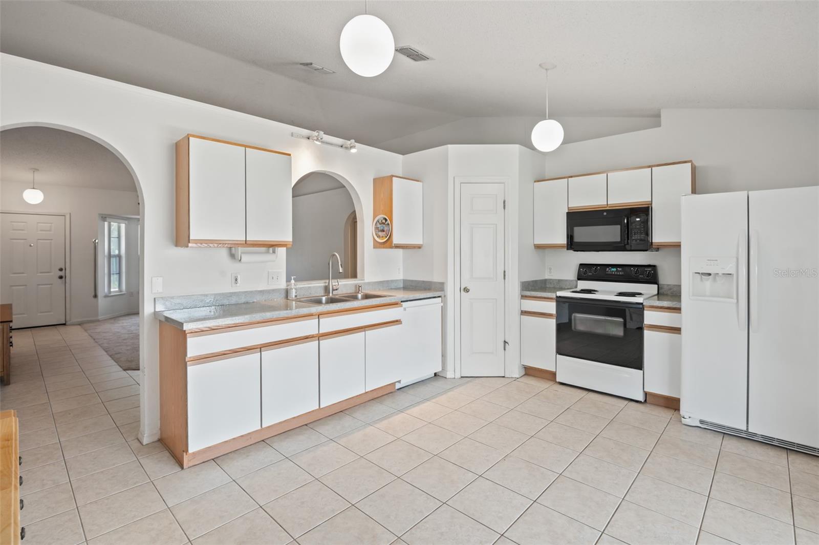 Image 3 of 44 For 11233 Linden Drive