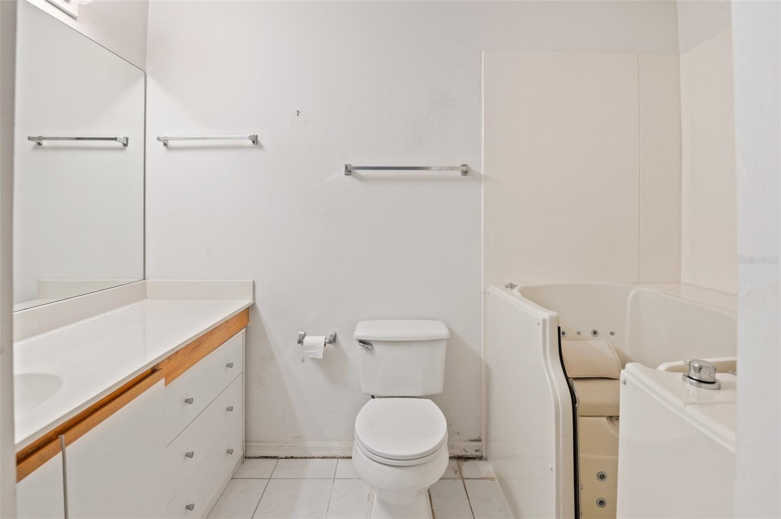 Image 35 of 44 For 11233 Linden Drive
