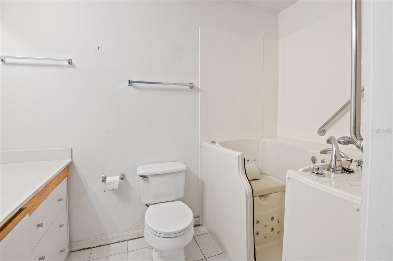 Image 36 of 44 For 11233 Linden Drive