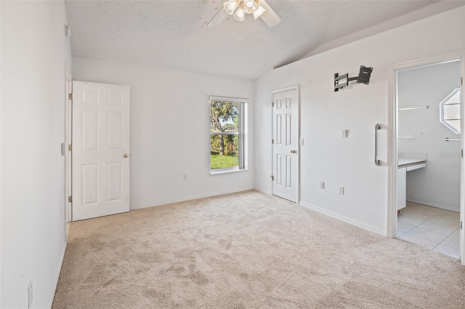 Image 6 of 44 For 11233 Linden Drive