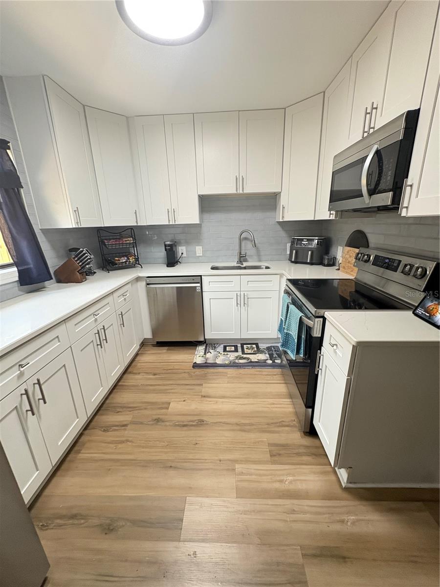 Image 17 of 39 For 5975 69th Avenue N