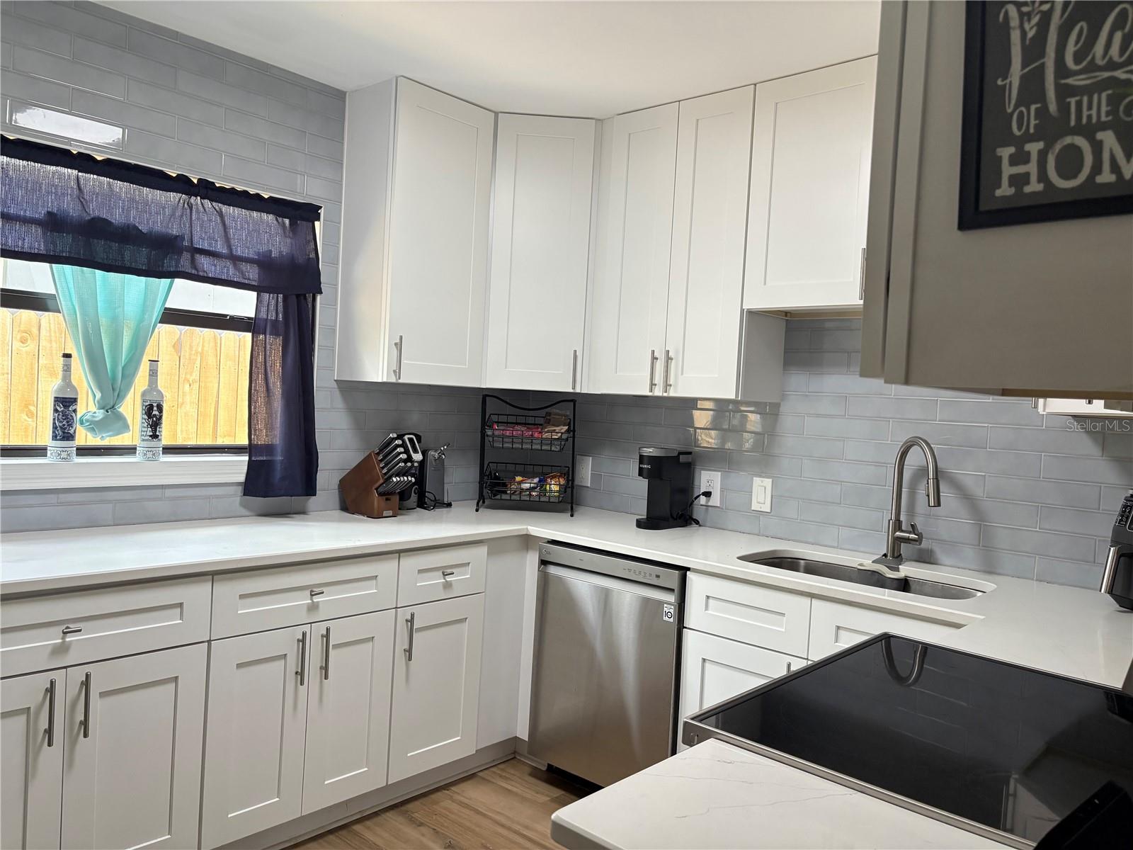 Image 21 of 39 For 5975 69th Avenue N