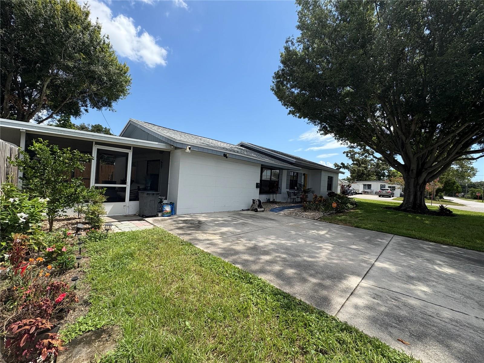 Image 6 of 39 For 5975 69th Avenue N