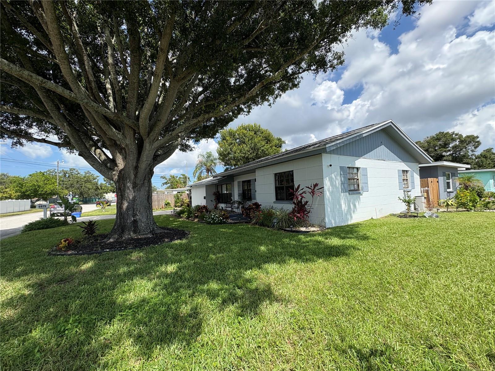 Image 7 of 39 For 5975 69th Avenue N