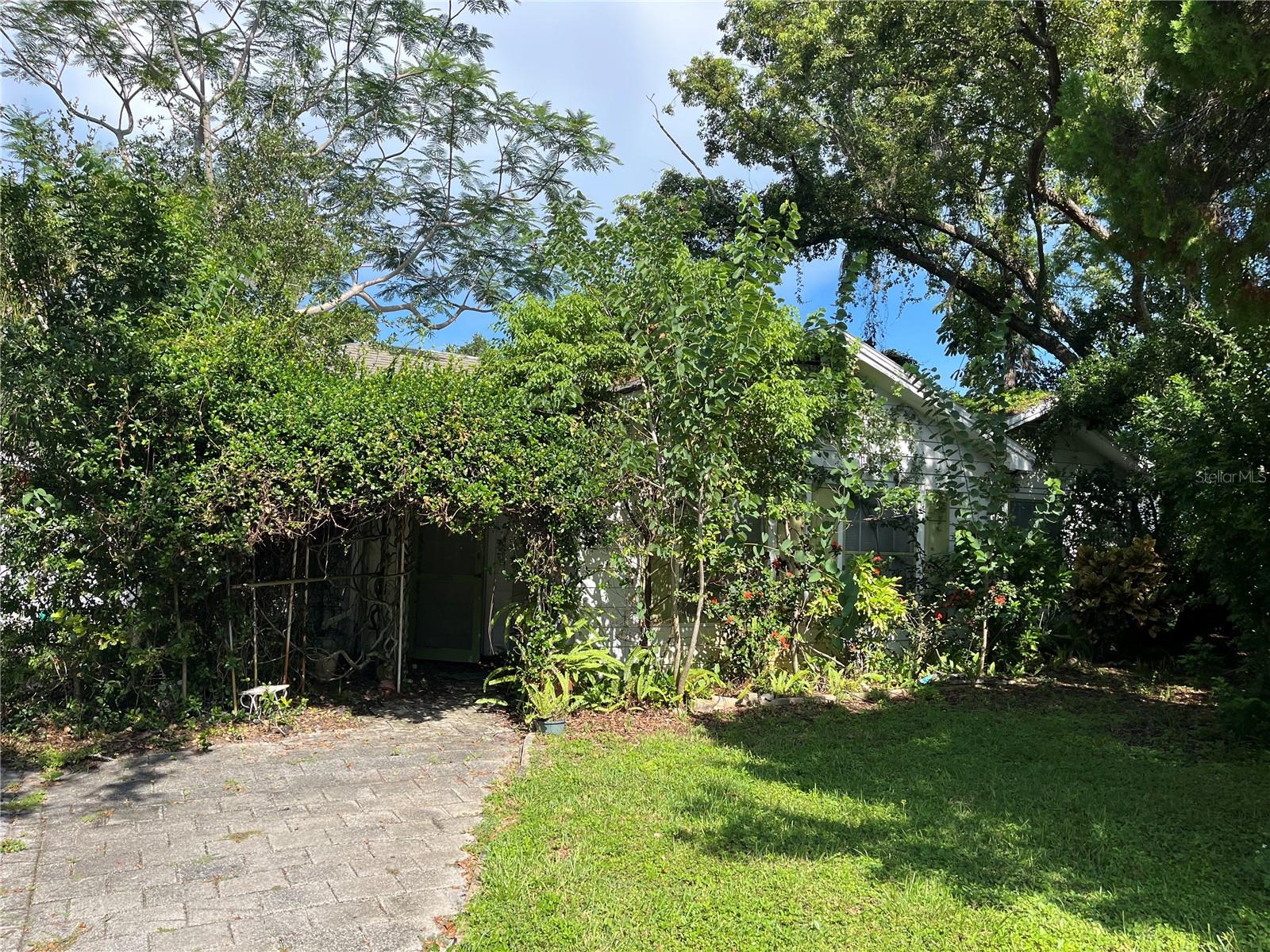 Details for 1002 Pinebrook Drive, CLEARWATER, FL 33755