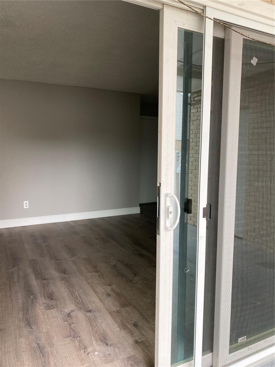 Image 17 of 20 For 7210 Manhattan Avenue 1012