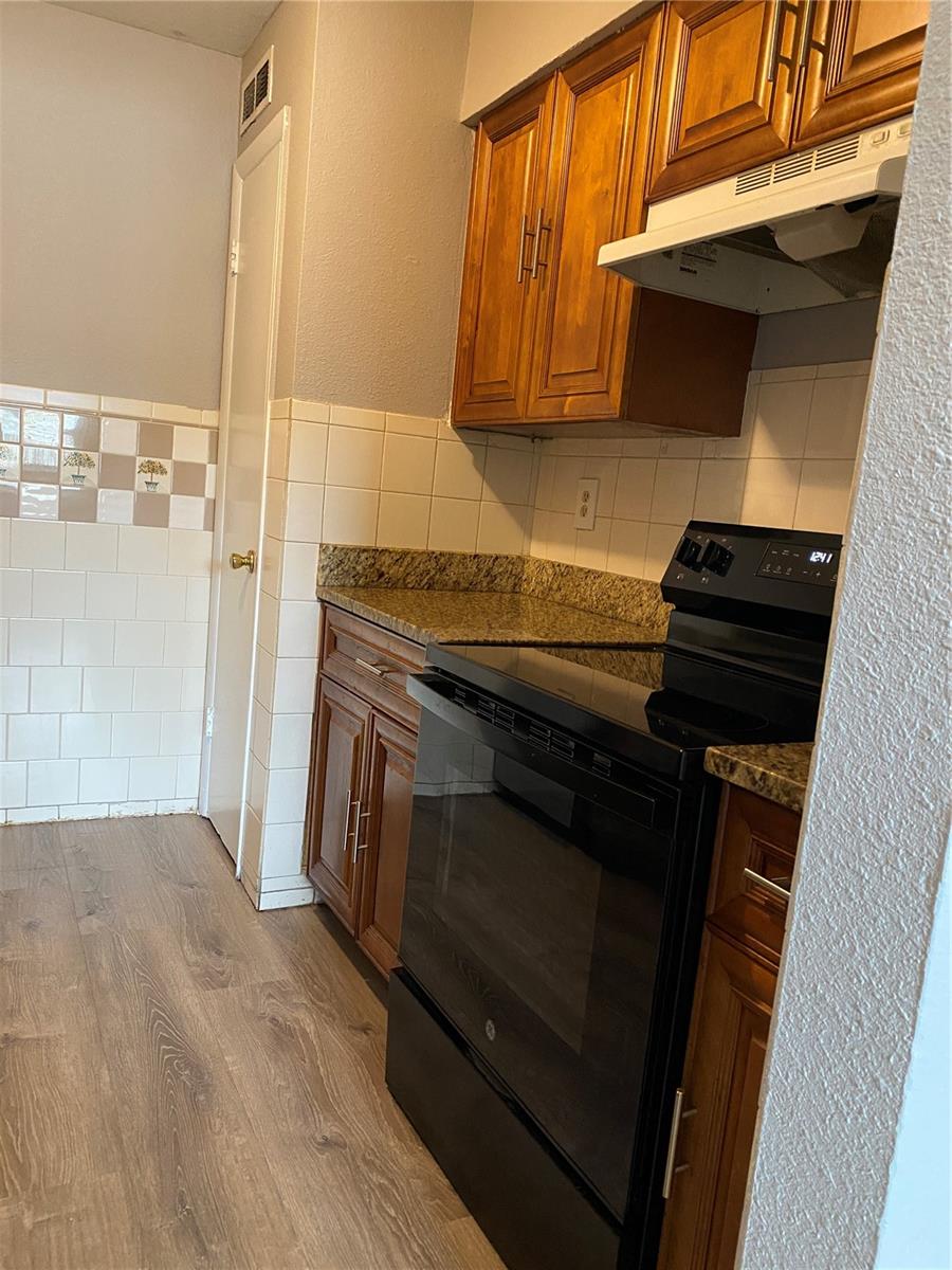 Image 6 of 20 For 7210 Manhattan Avenue 1012