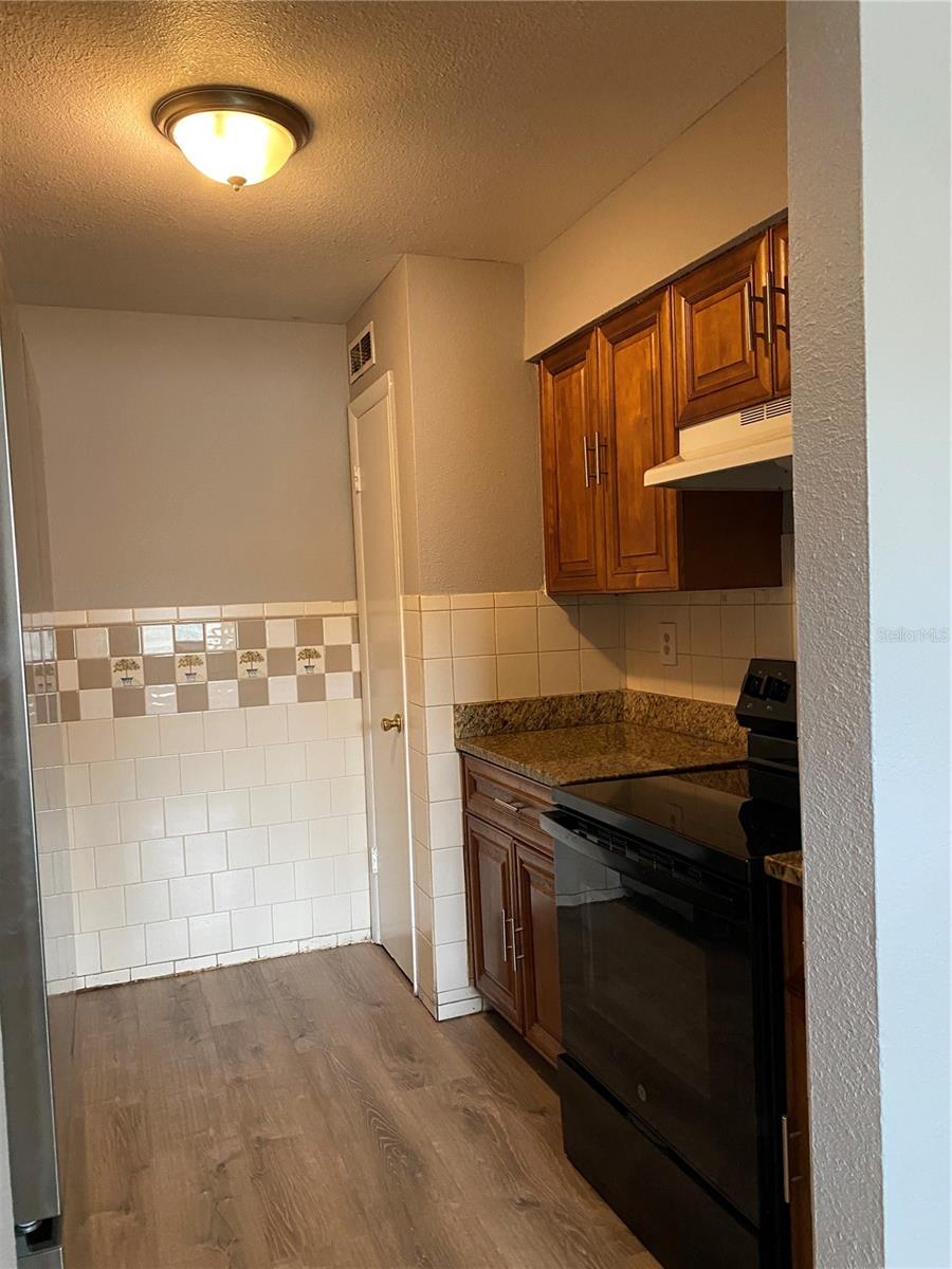 Image 7 of 20 For 7210 Manhattan Avenue 1012