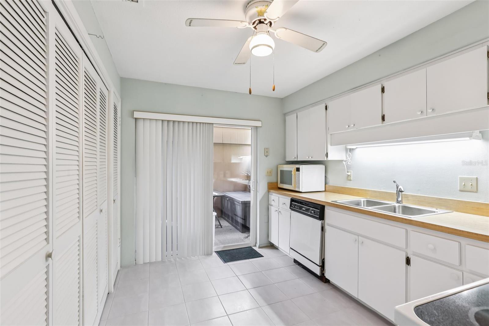 Image 11 of 50 For 3926 Lighthouse Way A