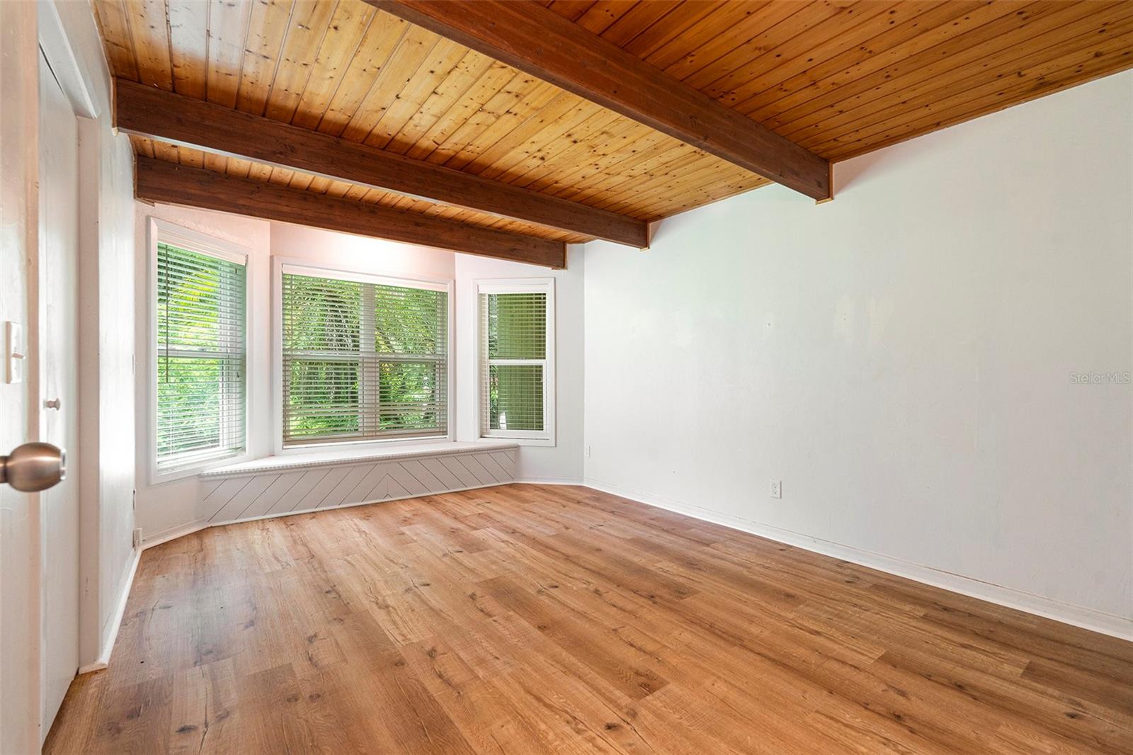 Listing photo id 15 for 39127 Pretty Pond Road