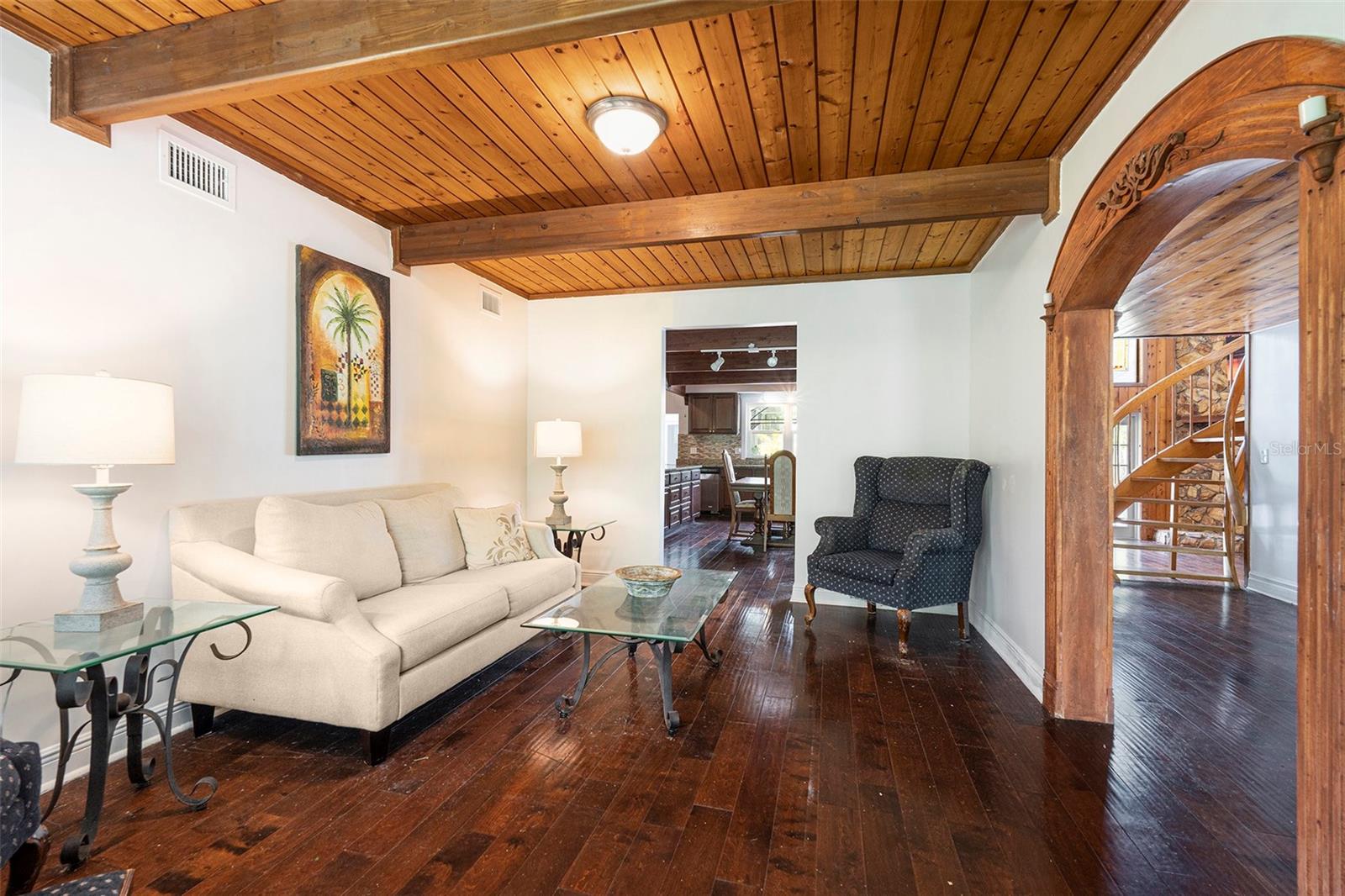 Listing photo id 4 for 39127 Pretty Pond Road