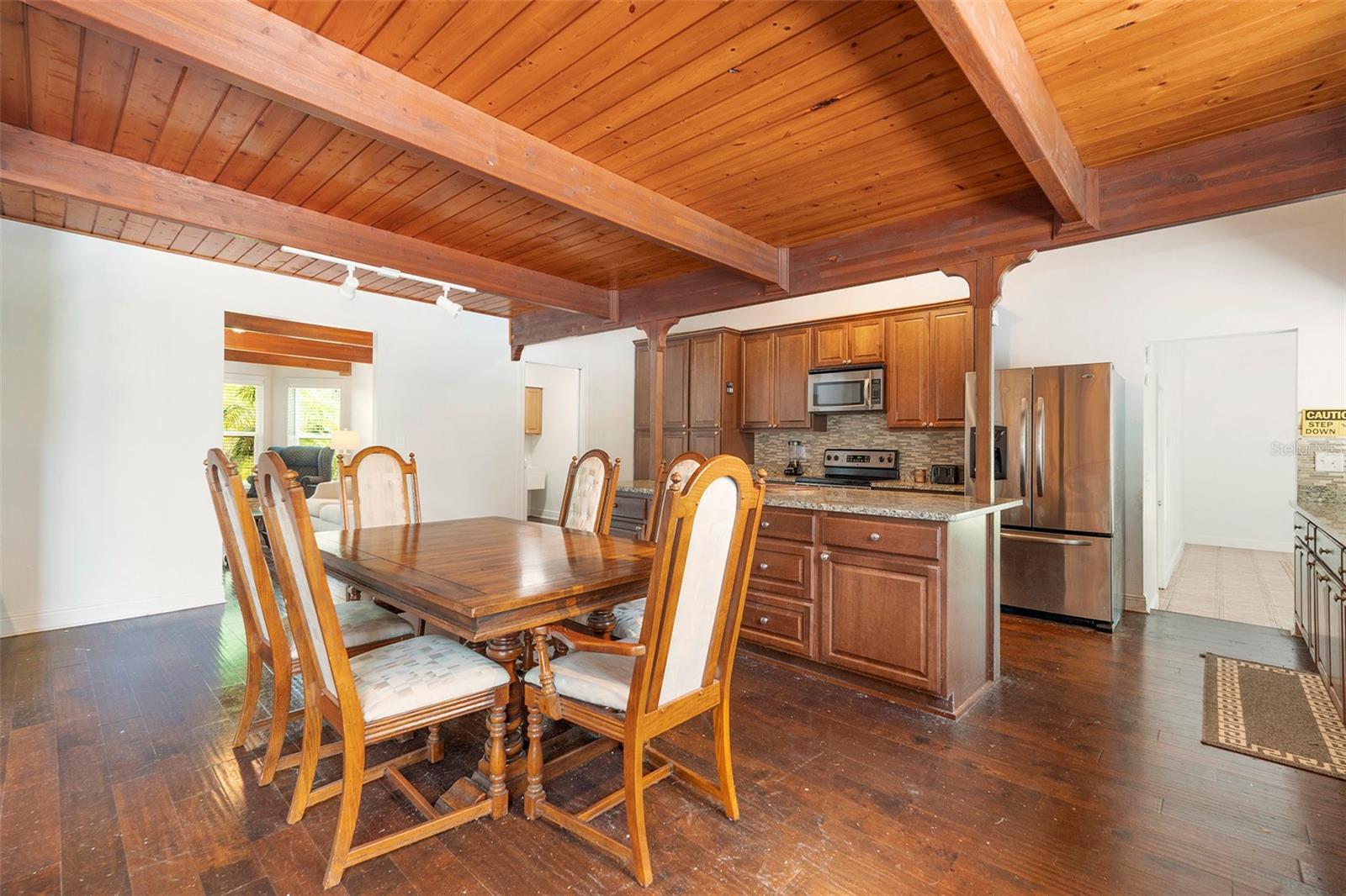 Listing photo id 5 for 39127 Pretty Pond Road
