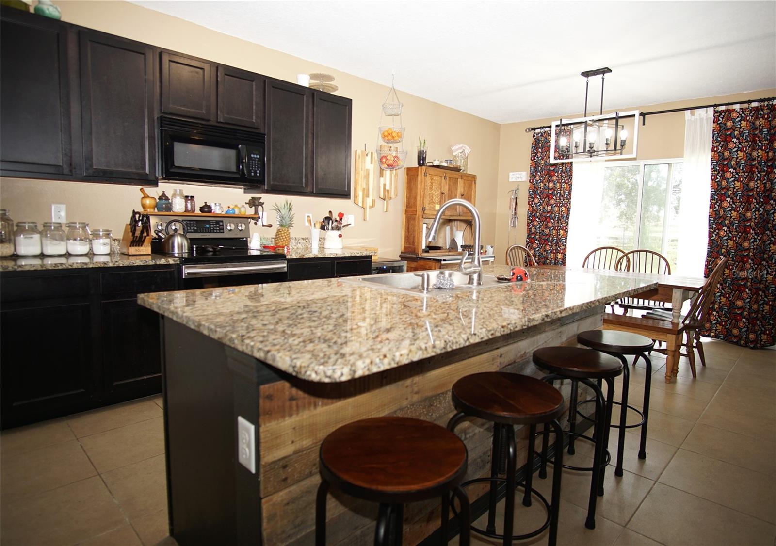 Image 6 of 35 For 9726 Troncais Circle
