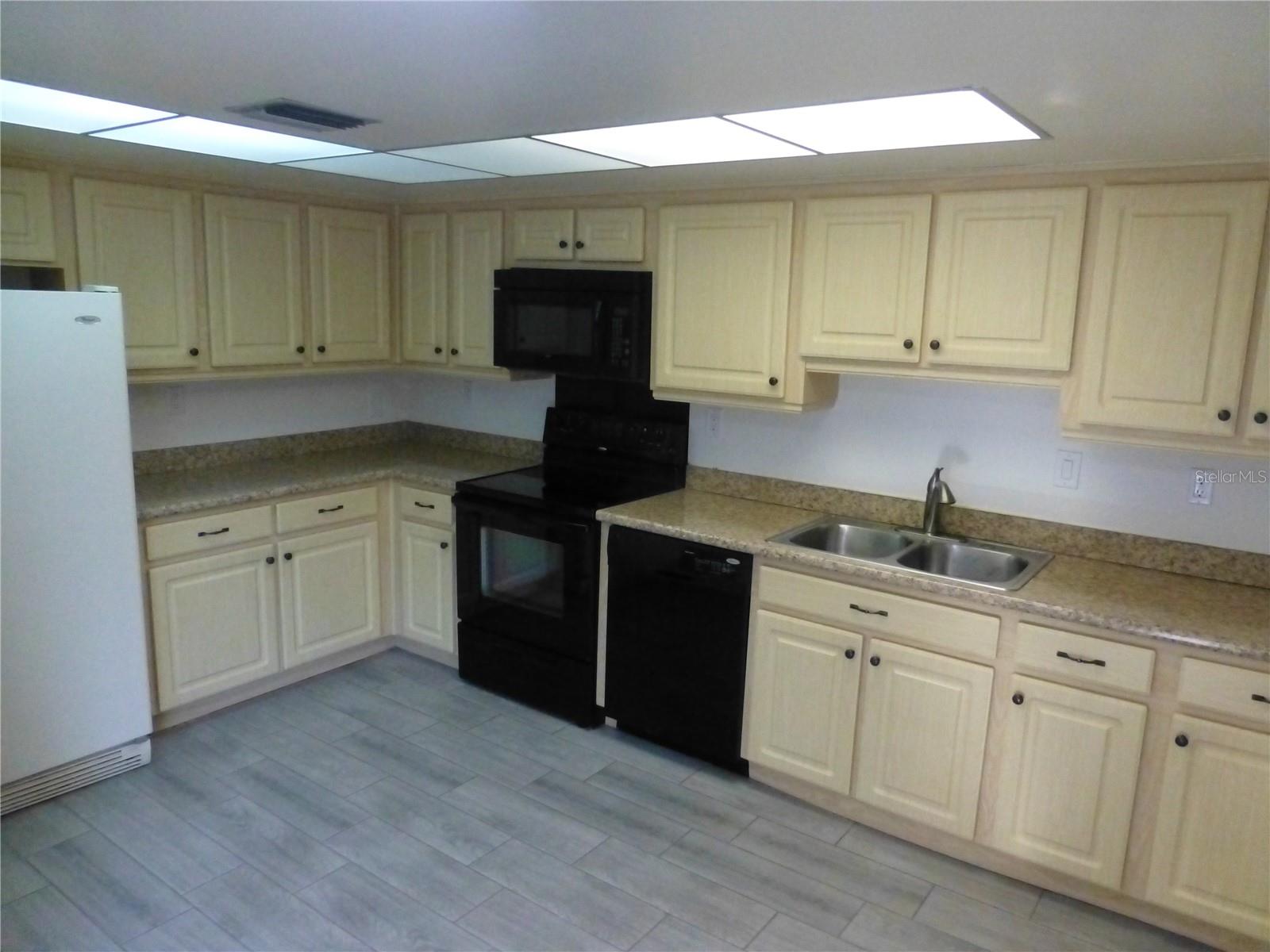 Image 3 of 30 For 60 Iris Place