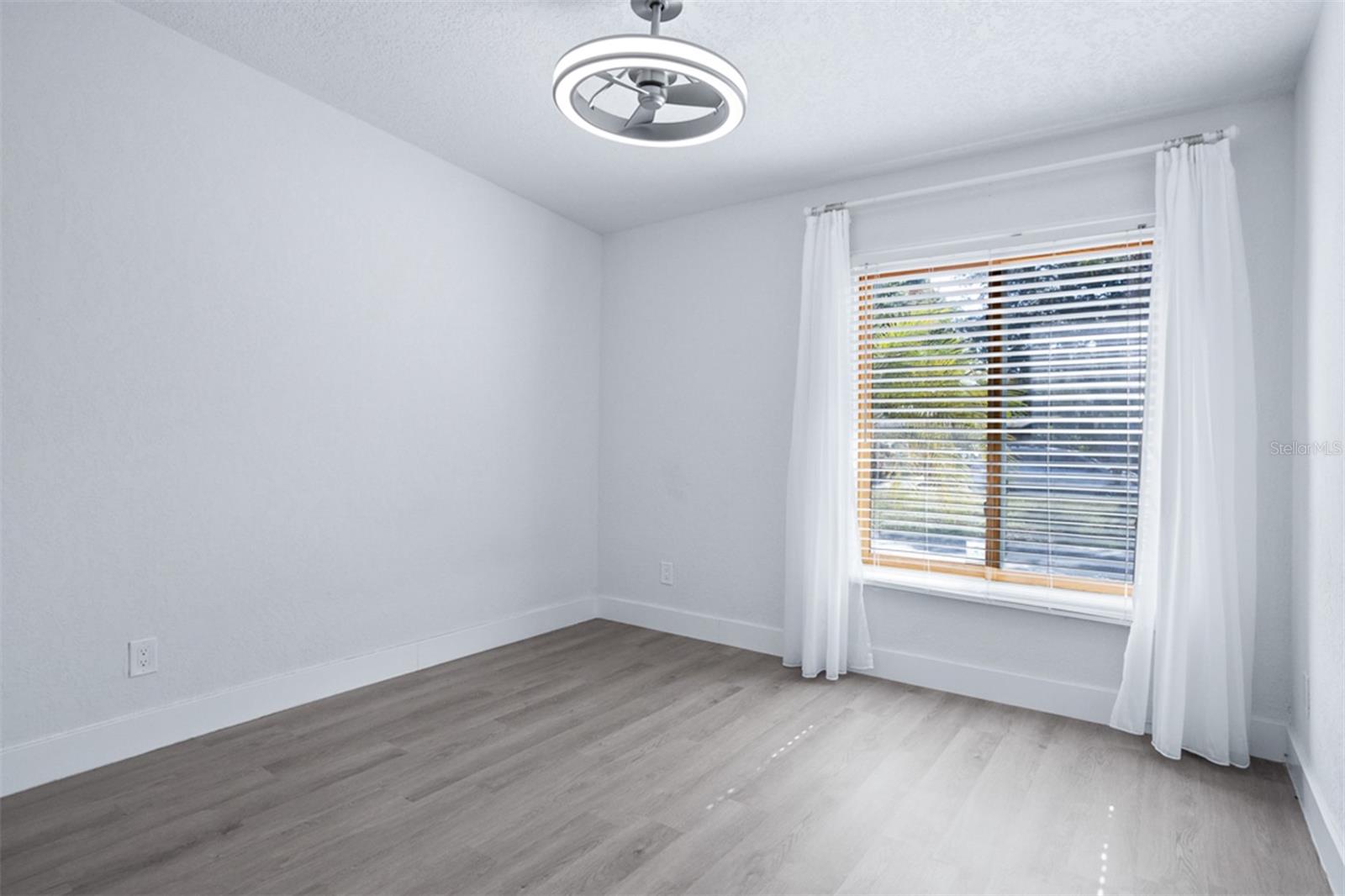 Image 16 of 39 For 1231 Sidcup Road