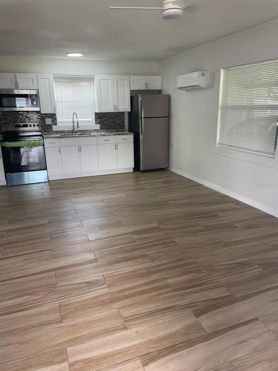 Image 3 of 7 For 131 Buckingham Avenue W