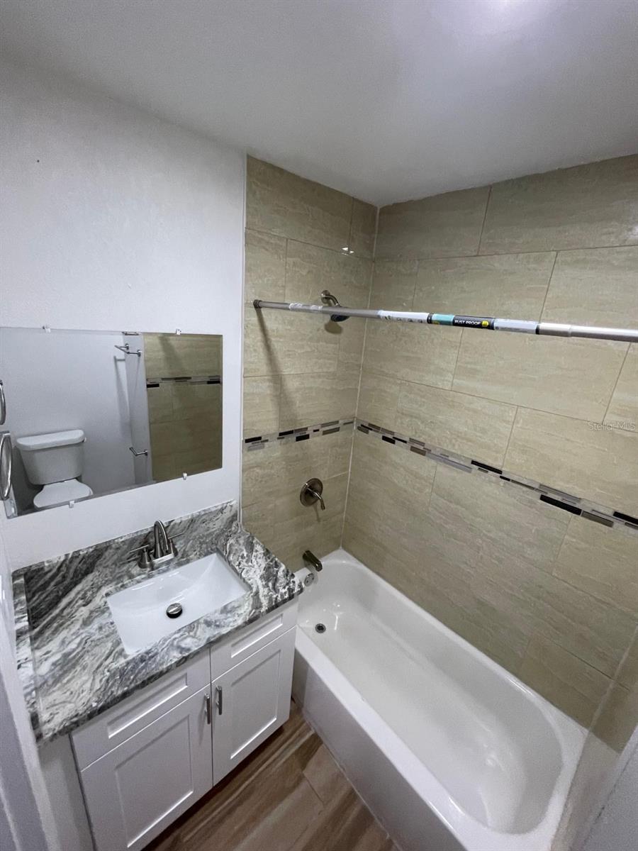 Image 5 of 7 For 131 Buckingham Avenue W