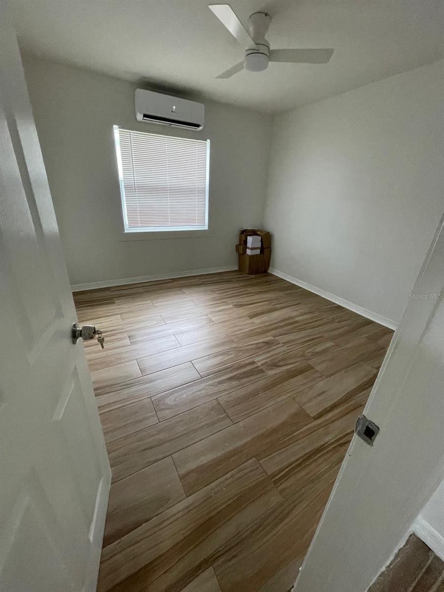 Image 6 of 7 For 131 Buckingham Avenue W