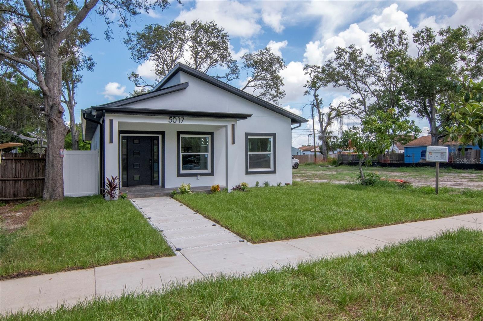 Image 4 of 55 For 5017 9th Avenue S