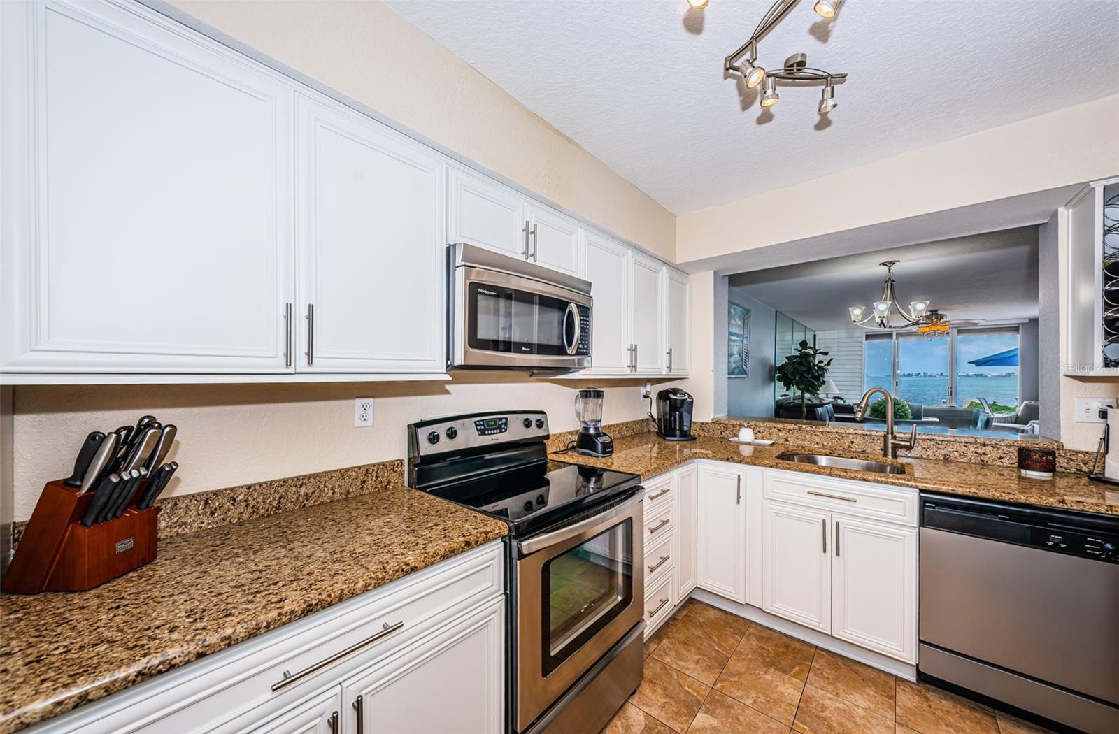 Image 21 of 81 For 6105 Bahia Del Mar Circle 187