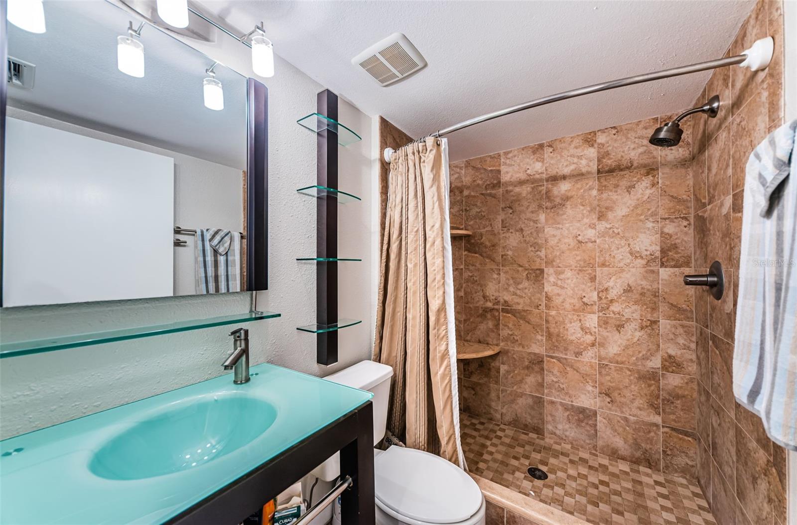 Image 34 of 81 For 6105 Bahia Del Mar Circle 187