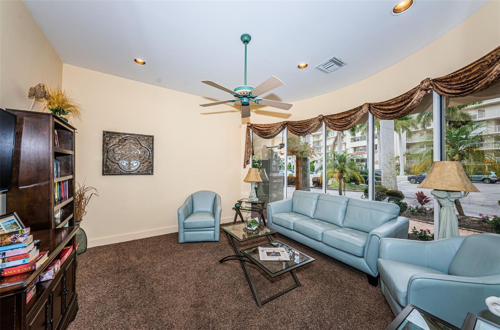 Image 71 of 81 For 6105 Bahia Del Mar Circle 187