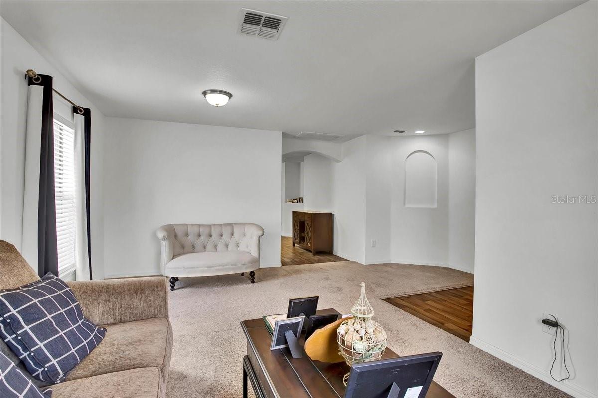 Image 18 of 61 For 616 Chatham Walk Drive