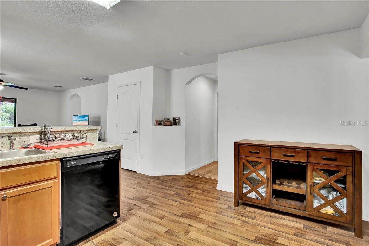 Image 21 of 61 For 616 Chatham Walk Drive