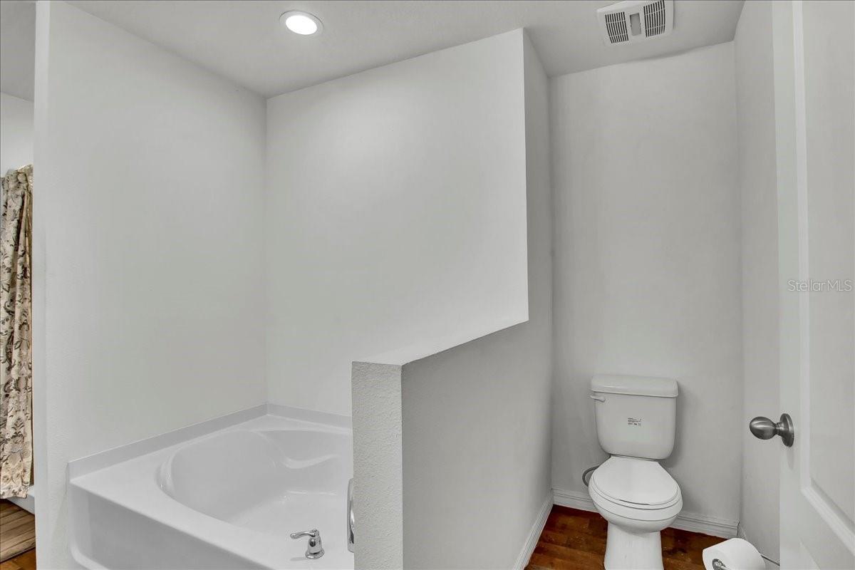 Image 41 of 61 For 616 Chatham Walk Drive