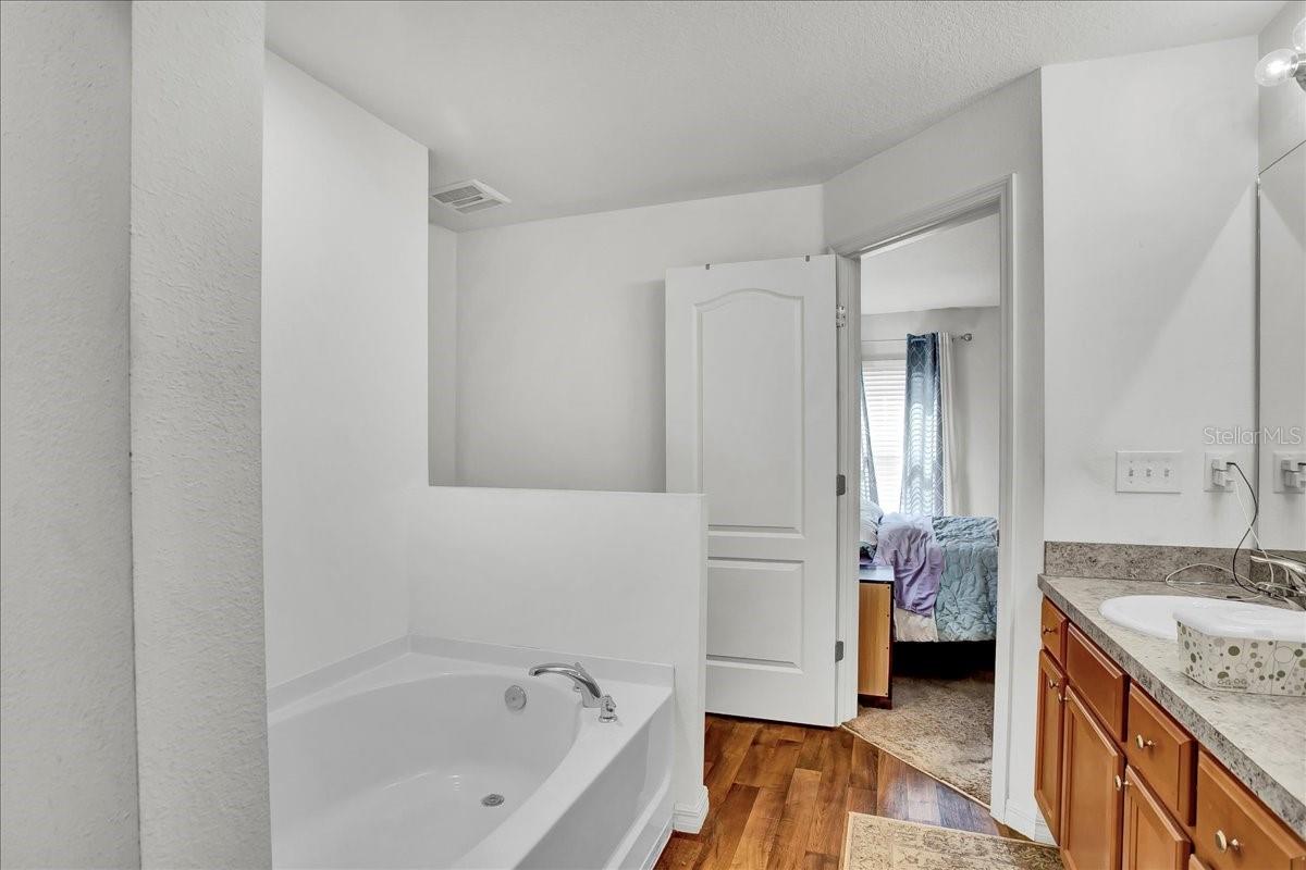 Image 42 of 61 For 616 Chatham Walk Drive