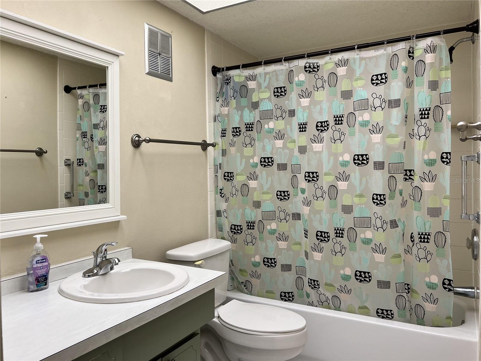 Image 17 of 37 For 1701 Pinehurst Road 29d