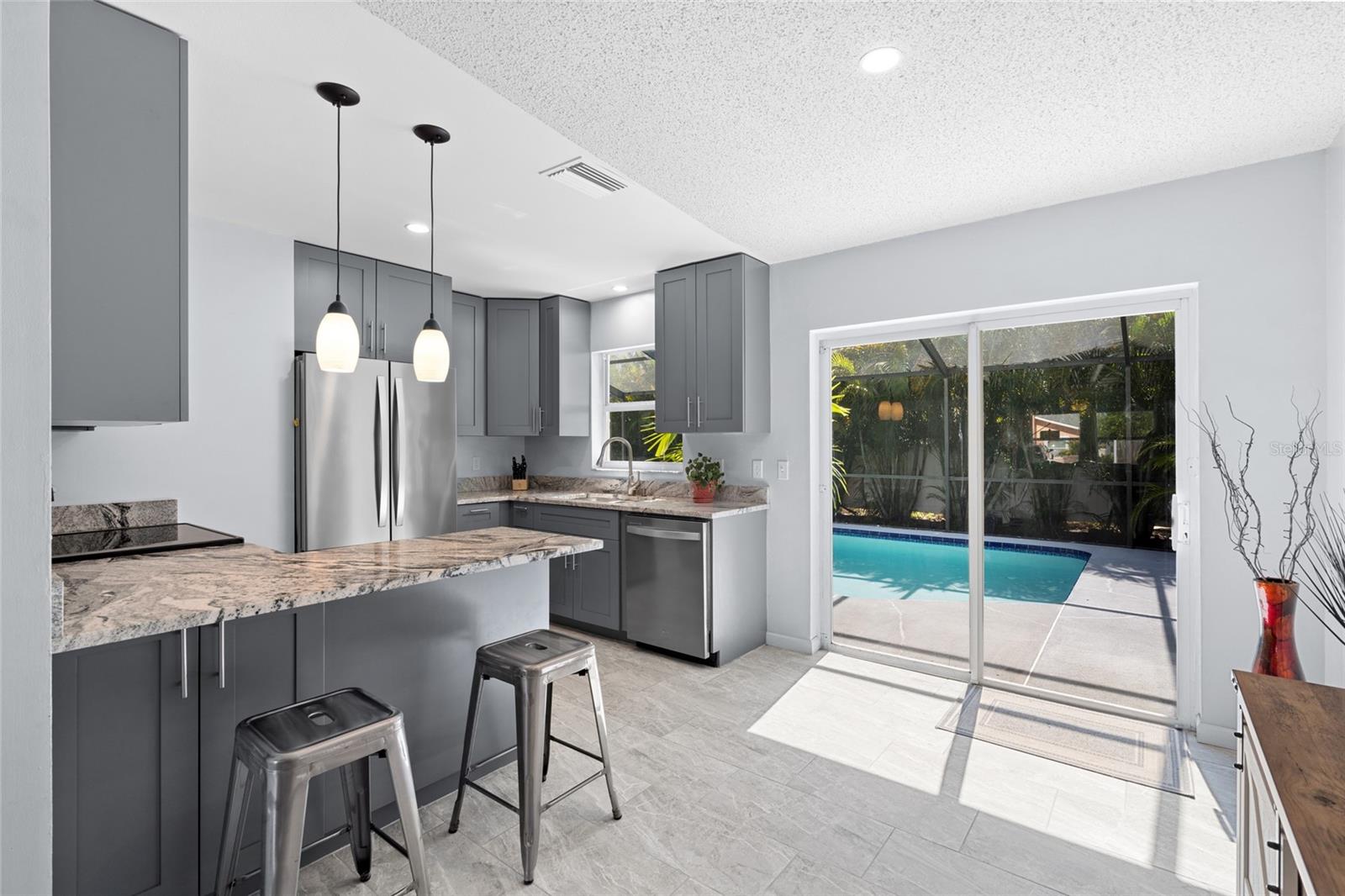 Listing photo id 9 for 5050 45th Street N