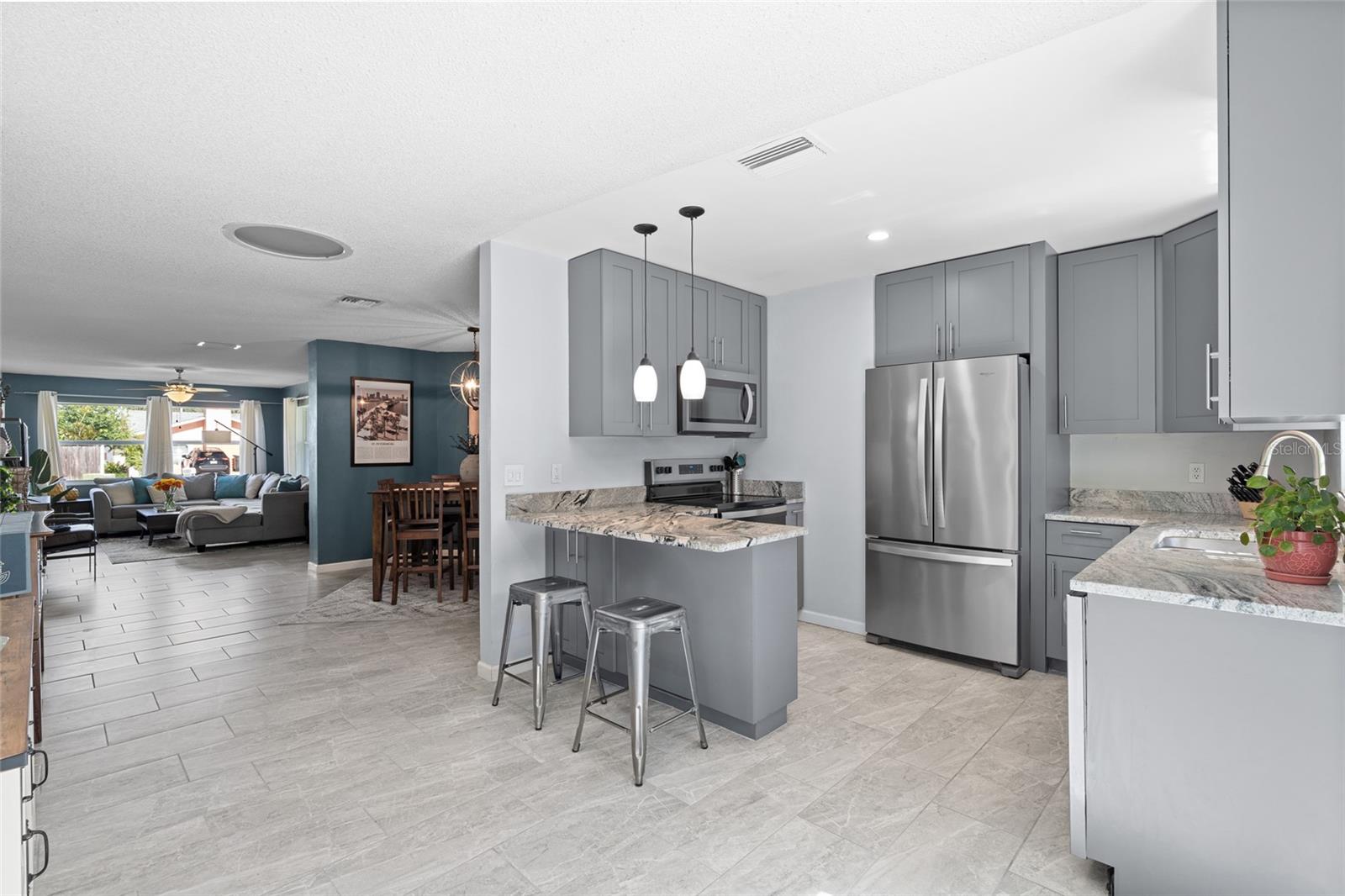 Listing photo id 10 for 5050 45th Street N