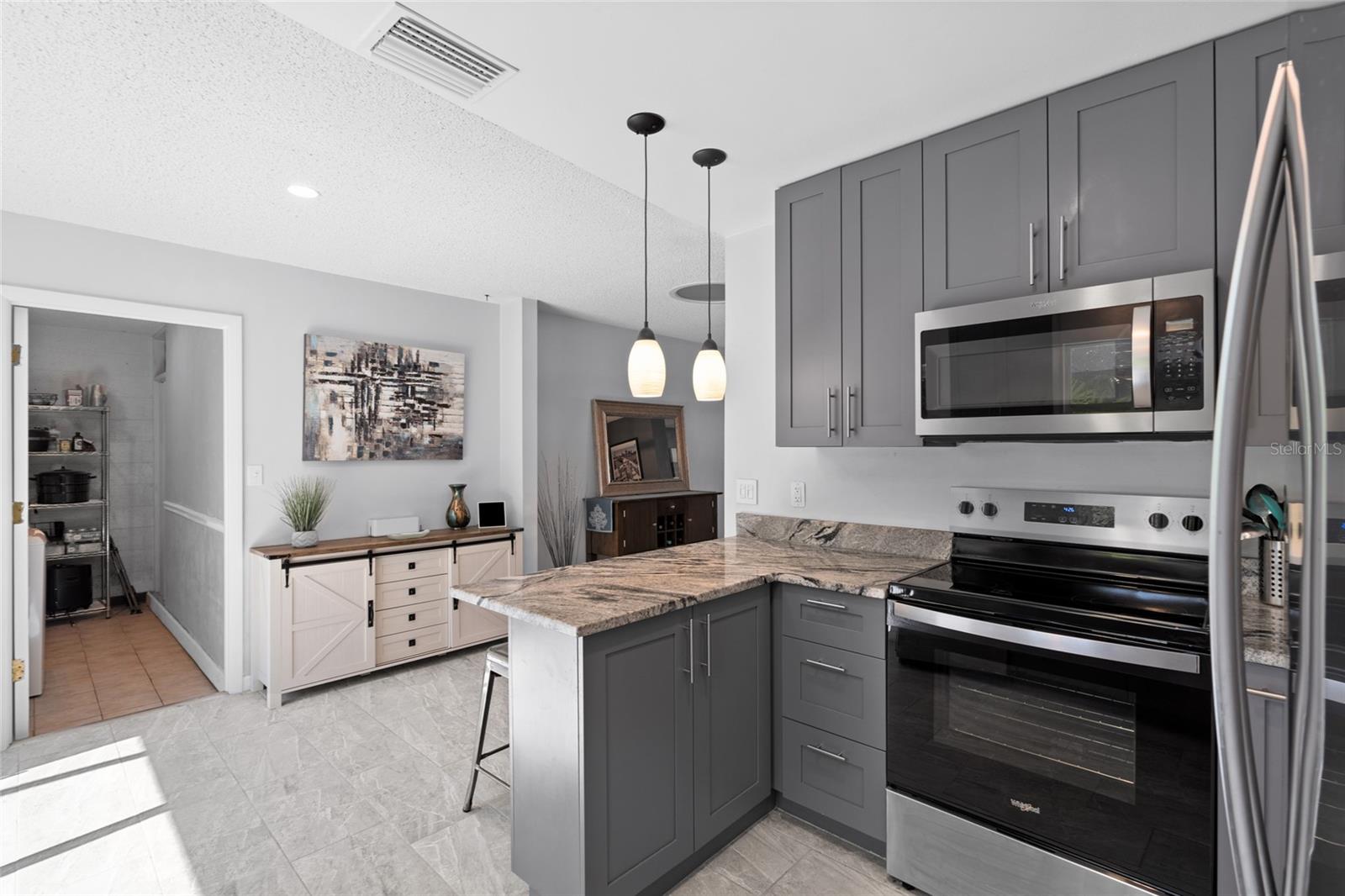 Listing photo id 12 for 5050 45th Street N