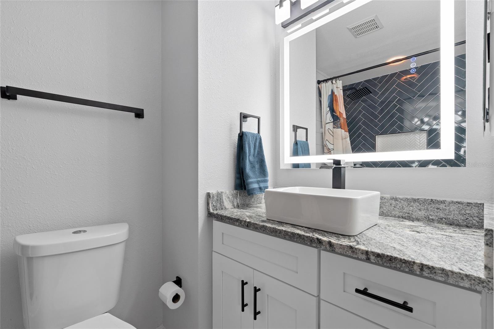 Listing photo id 13 for 5050 45th Street N