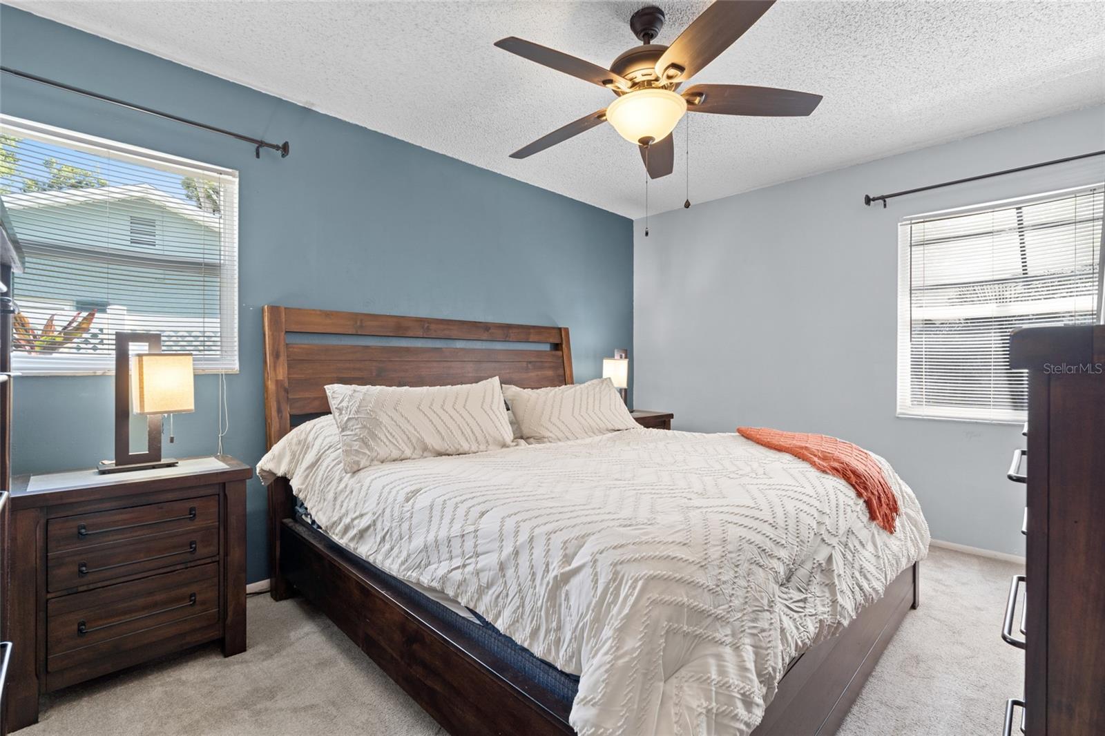 Listing photo id 15 for 5050 45th Street N