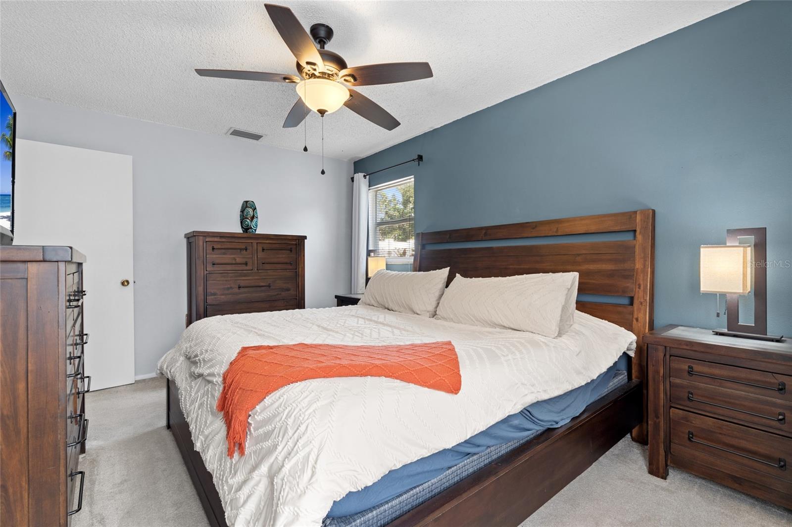 Listing photo id 16 for 5050 45th Street N