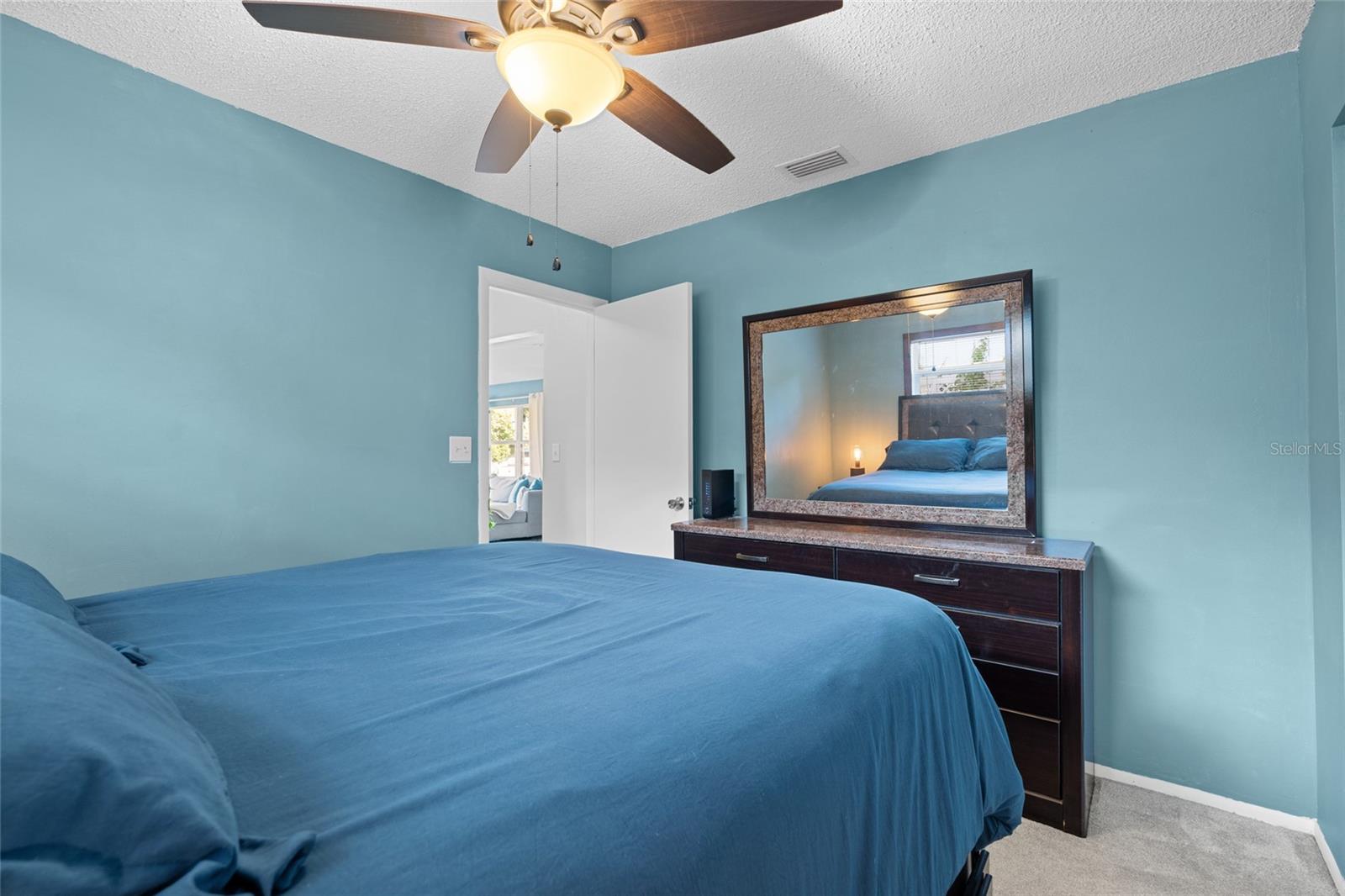 Listing photo id 23 for 5050 45th Street N
