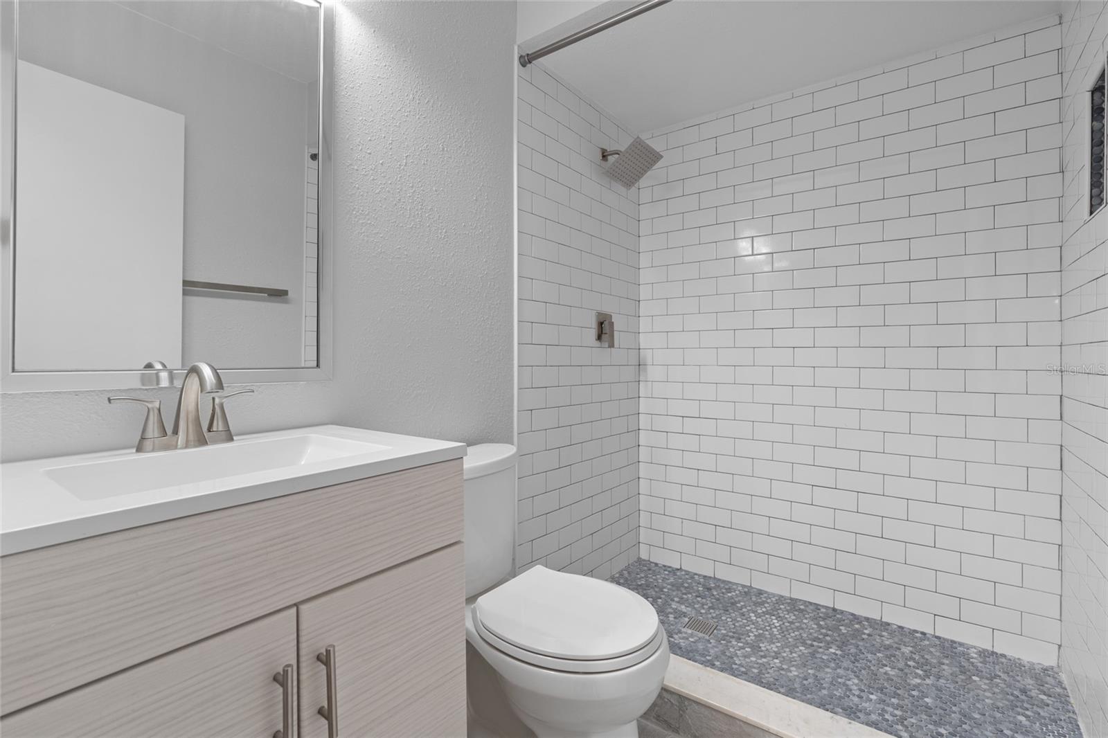 Listing photo id 24 for 5050 45th Street N