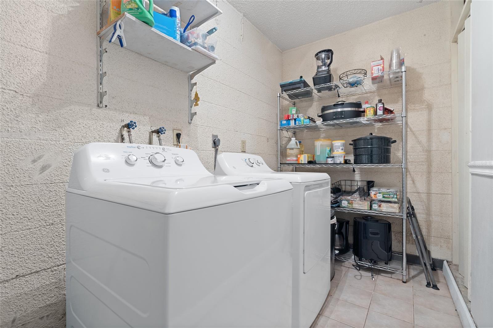 Listing photo id 25 for 5050 45th Street N