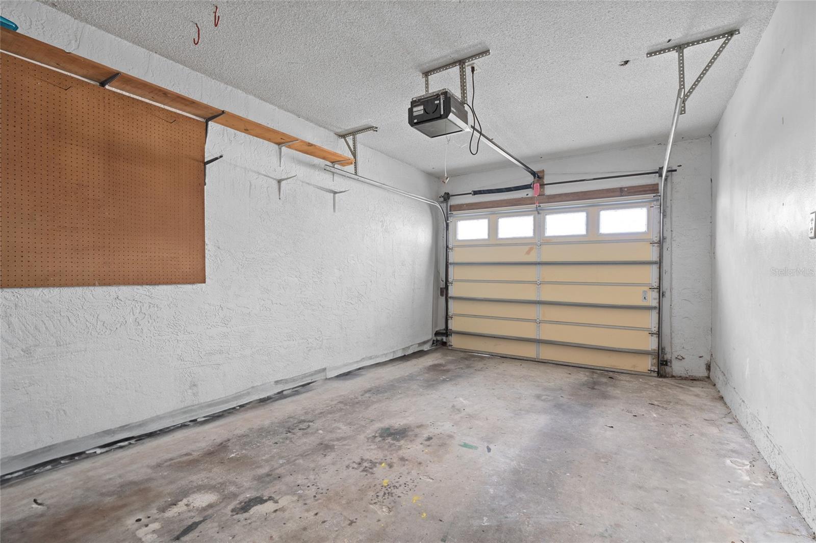 Listing photo id 26 for 5050 45th Street N