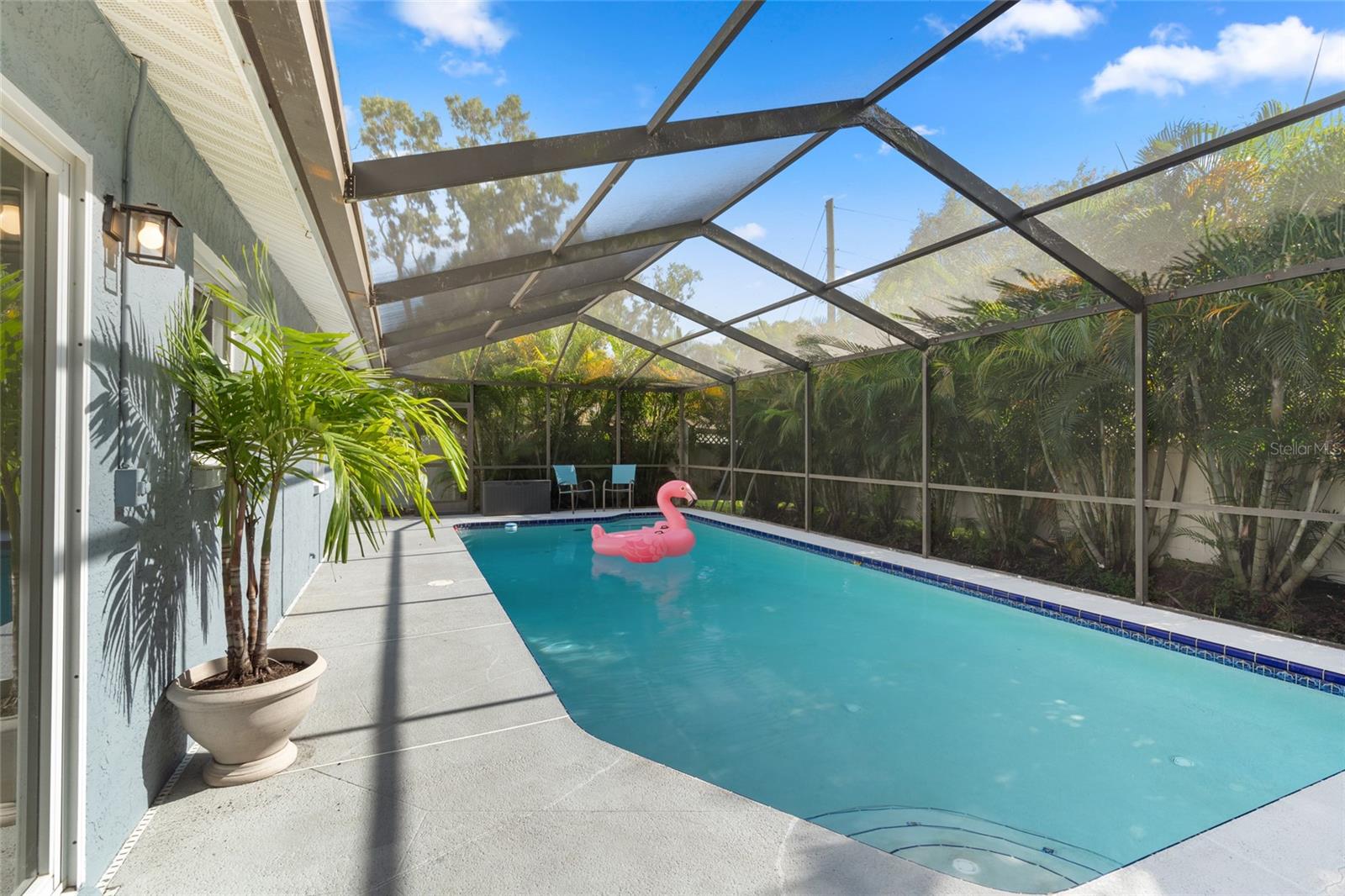 Listing photo id 27 for 5050 45th Street N