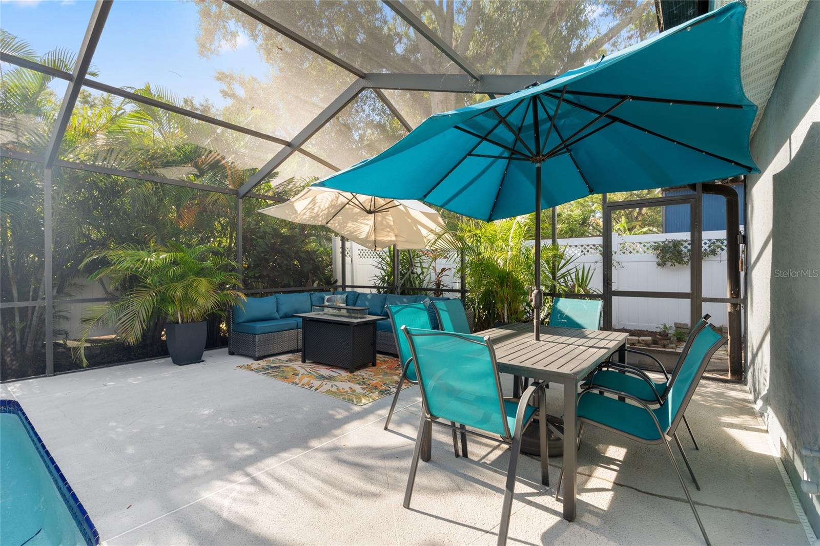 Listing photo id 32 for 5050 45th Street N