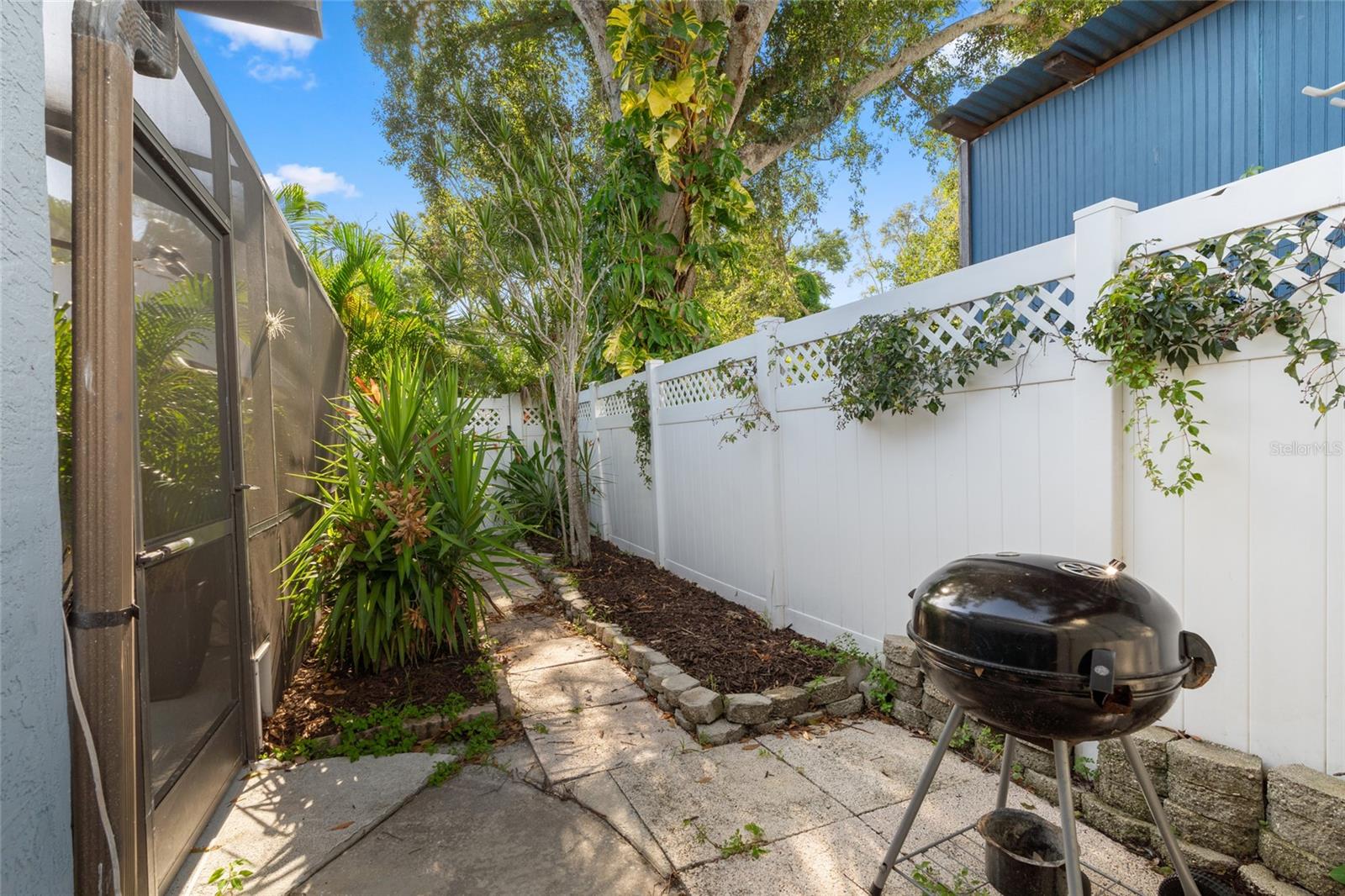 Listing photo id 34 for 5050 45th Street N