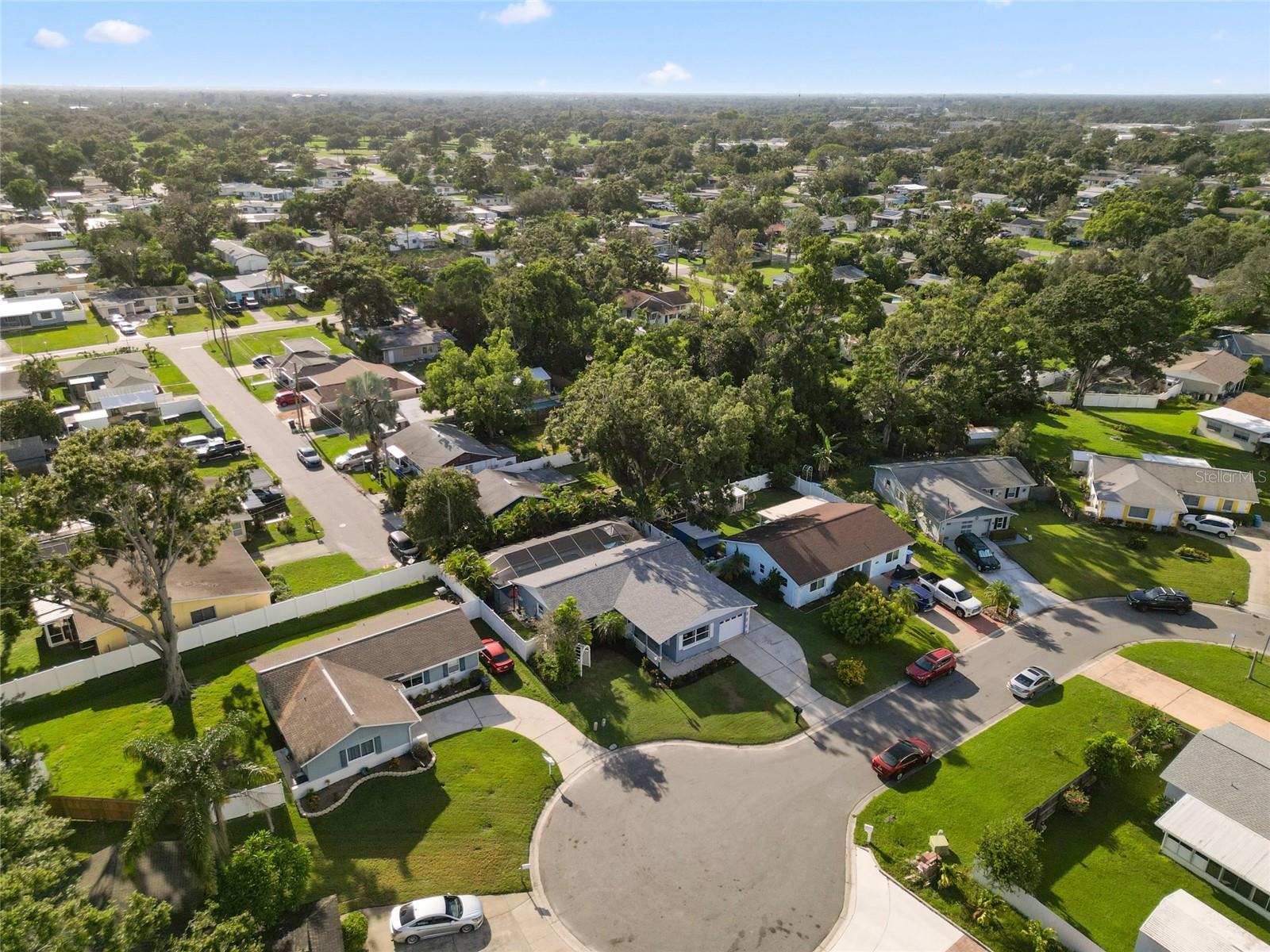 Listing photo id 36 for 5050 45th Street N