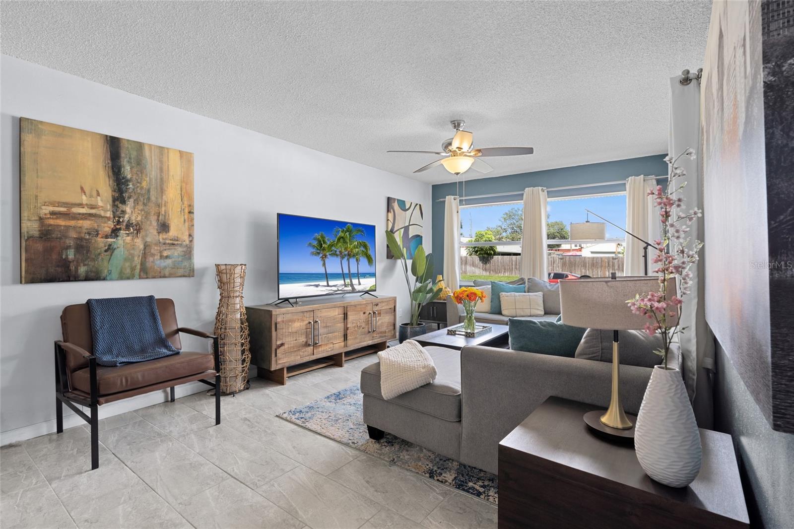 Listing photo id 2 for 5050 45th Street N
