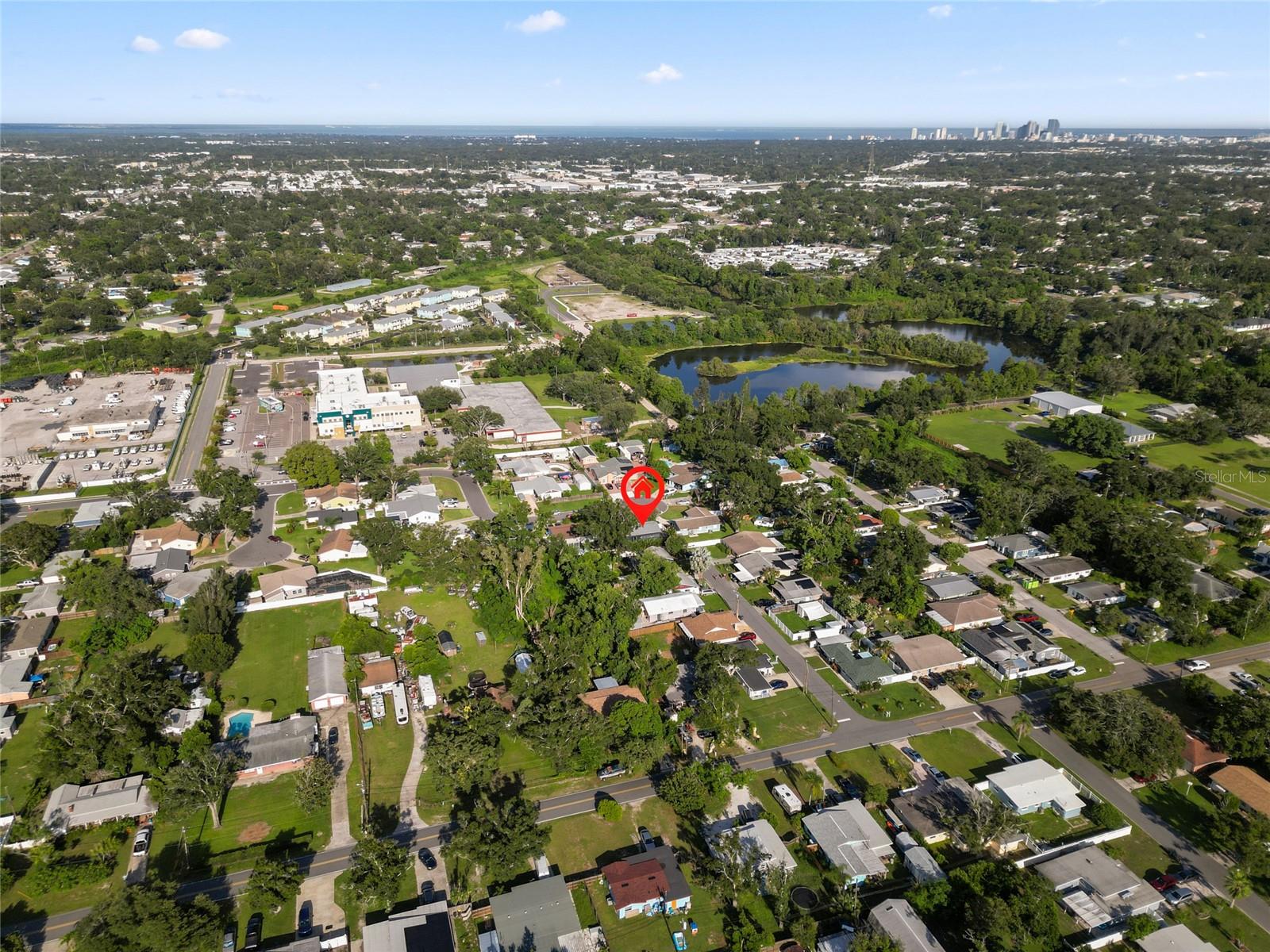 Listing photo id 38 for 5050 45th Street N